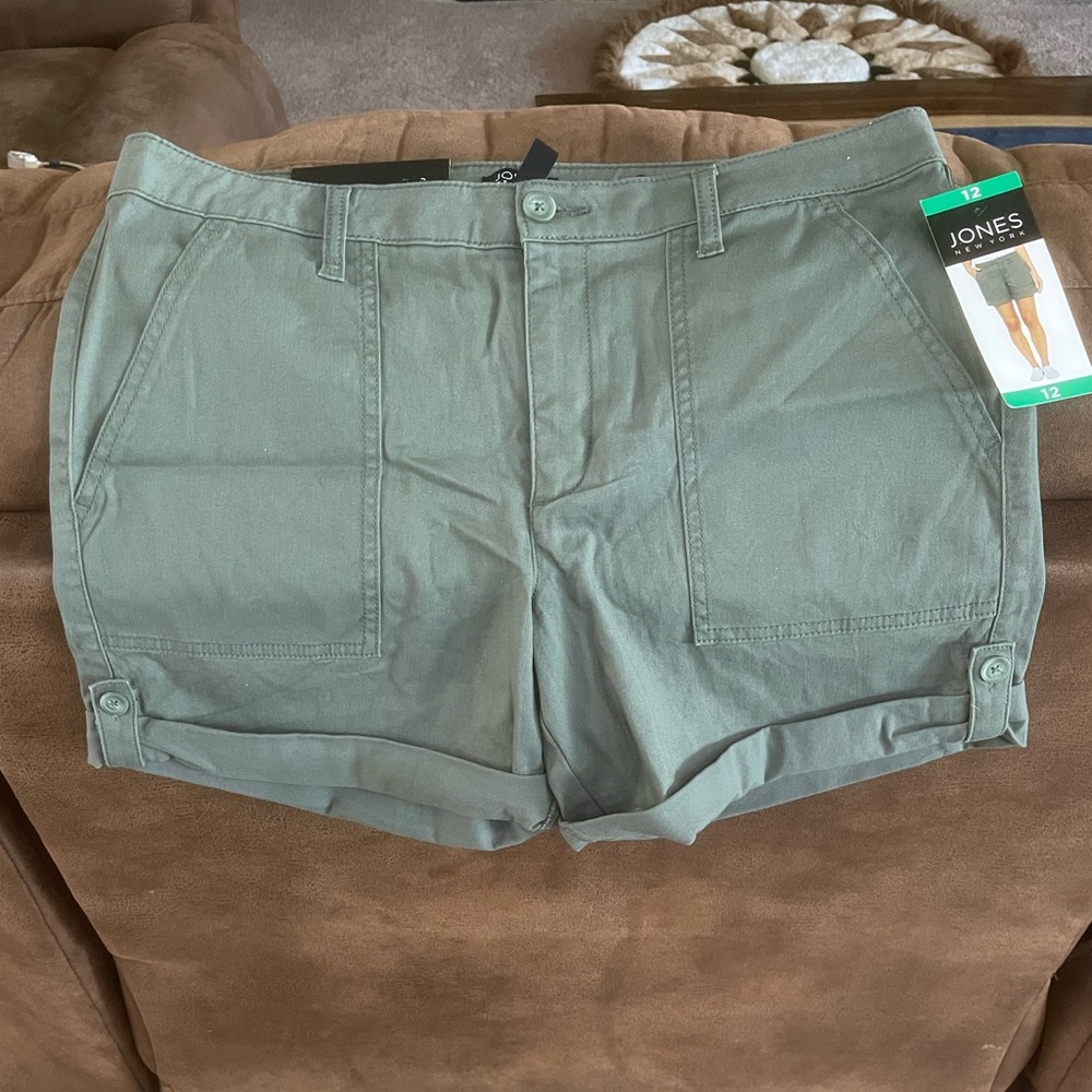 Army Green Utility Shorts by Jones New York Size 12 NWT